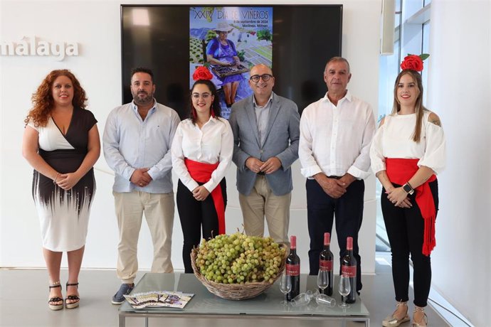 El vicepresidente y diputado provincial de Cultura, Manuel López Mestanza, y el alcalde de Moclinejo, Antonio Muñoz, han presentado la fiesta que se celebra este próximo domingo 8 de septiembre.