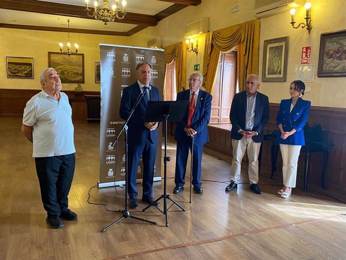 Presentación de la exposición 'El toro y lo taurino en el arte' en el Casino de Salamanca.