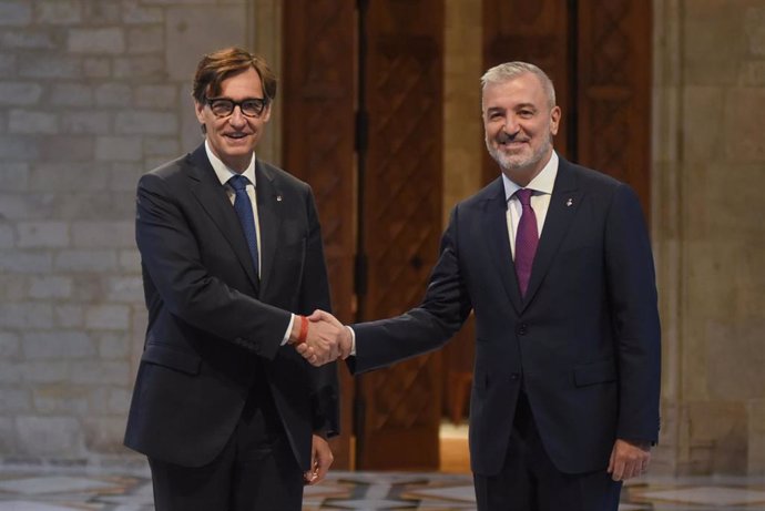 El presidente de la Generalitat, Salvador Illa, y el alcalde de Barcelona, Jaume Collboni, durante su primera reunión institucional, en el Palau de la Generalitat, a 4 de septiembre de 2024