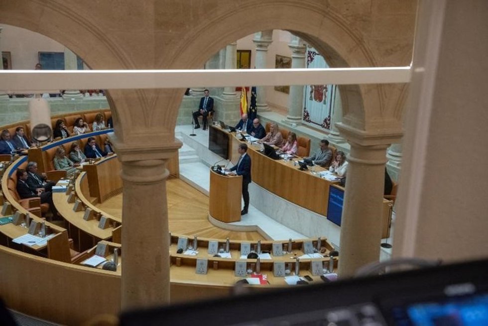 El presidente del Gobierno riojano, Gonzalo Capellán, ante el Parlamento de La Rioja
