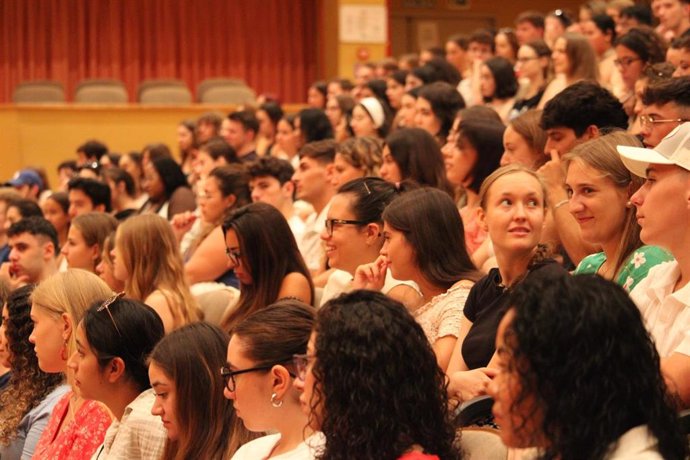 Acto de bienvenida a los primeros estudiantes internacionales de la Universidad de Sevilla en la Escuela Técnica Superior de Ingeniería (ETSI).