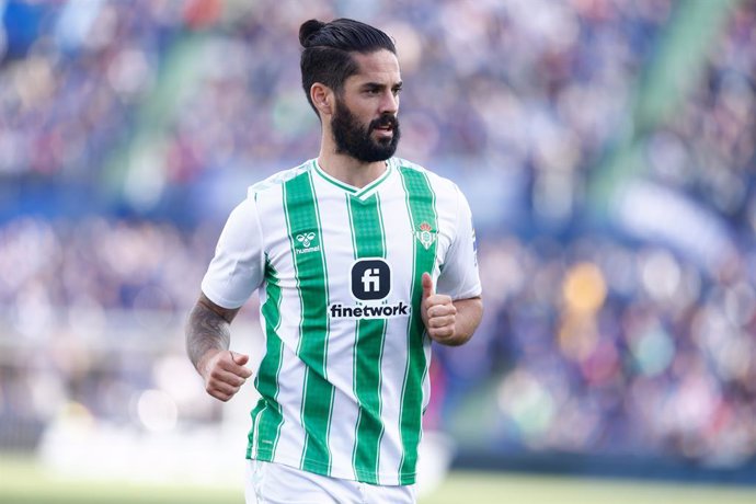 Archivo - Isco Alarcon of Real Betis looks on during the spanish league, La Liga EA Sports, football match played between Getafe CF and Real Betis Balompie at Coliseum stadium on October 21, 2023, in Getafe, Madrid, Spain.