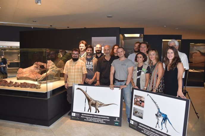 Presentación de Qunkasaura pintiquiniestra, un inmigrante asiático que se une al Lohuecotitan para formar un nuevo grupo de dinosaurios afincados en Cuenca.