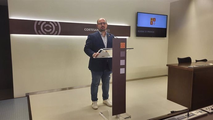 El portavoz del PAR en las Cortes de Aragón, Alberto Izquierdo.