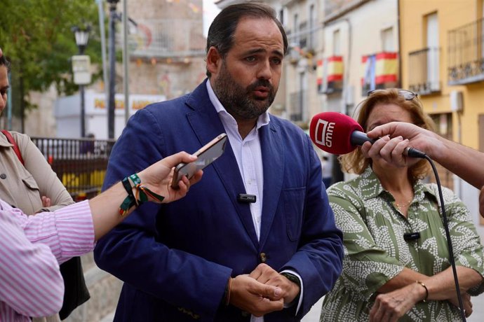 El presidente del Partido Popular de Castilla-La Mancha, Paco Núñez, en Menasalbas.