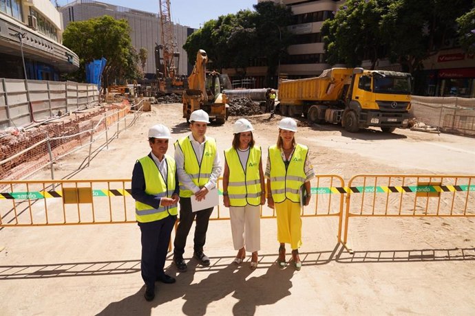 La consejera de Fomento, Articulación del Territorio y Vivienda, Rocío Díaz, durante la visita a las obras de prolongación del metro de Málaga al nuevo hospital