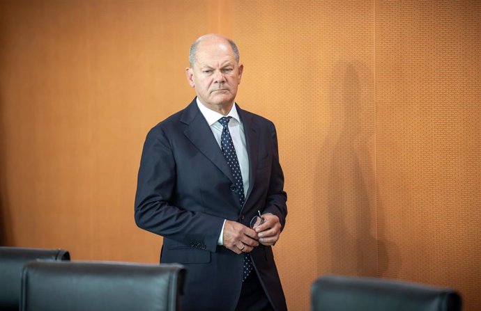  04 September 2024, Berlin: German Chancellor Olaf Scholz Boris Pistorius arrives at the Federal Cabinet meeting in the Chancellery. Photo: Michael Kappeler/dpa