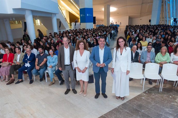 El director xeral de Centros e Recursos Humanos, Jesús Álvarez, la de FP, Eugenia Pérez, el conselleiro de Educación, Ciencia, Universidades e FP, Román Rodríguez, y la directora xeral de Innovación Educativa, Judith Fernández.