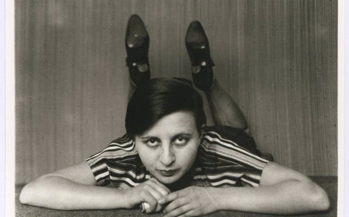 Gertrud Arndt. Autorretrato en el estudio, Bauhaus Dessau, 1926.