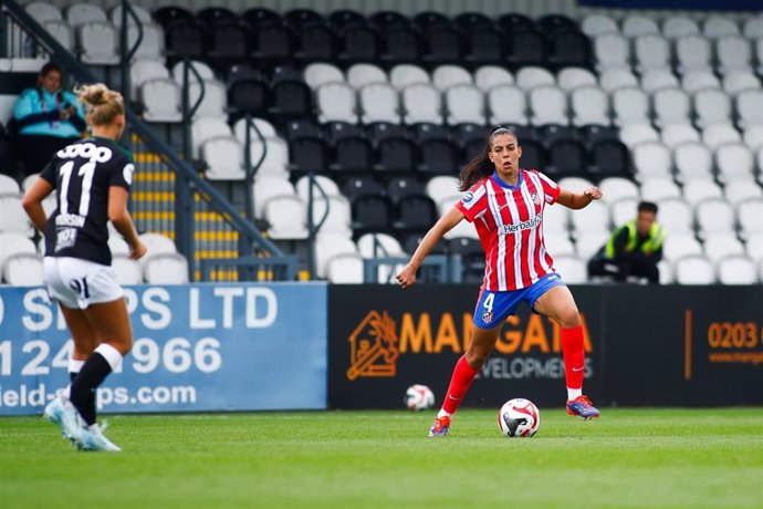 La central brasileña Lauren Leal (Atlético de Madrid) durante el partido de previa de Liga de Campeones frente al Rosenborg.