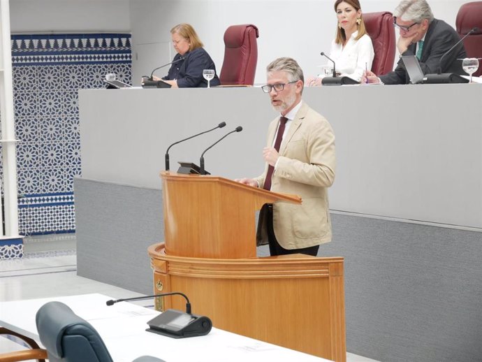 El diputado regional del PP Víctor Martínez-Carrasco en el Pleno de la Asamblea Regional