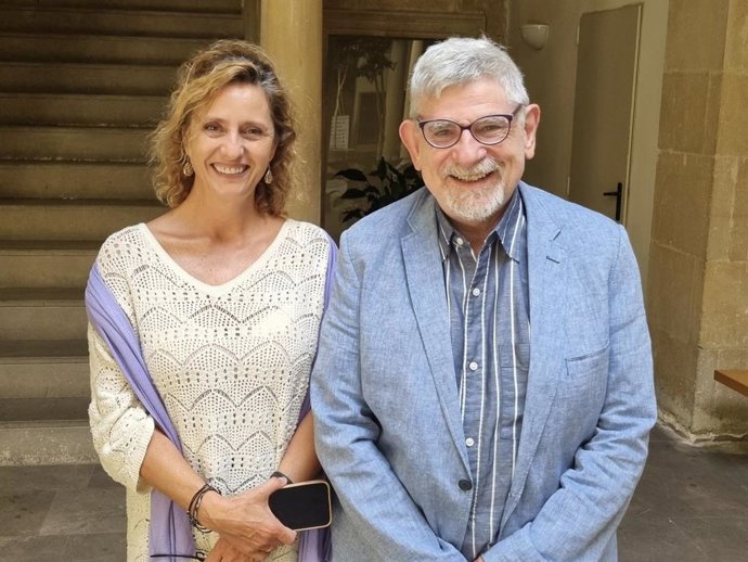La profesora titular en el área de Trabajo Social y Servicios Sociales de la Universidad de Jaén Eva Sotomayor y el Investigador Principal de Conicet en el Instituto de Investigaciones Gino Germani Adrián Scribano en la sede de la UNIA en Baeza (Jaén).