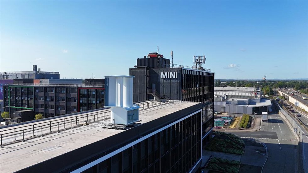 BMW prueba un nuevo sistema de energía eólica "sin movimiento" en su planta de Reino Unido.