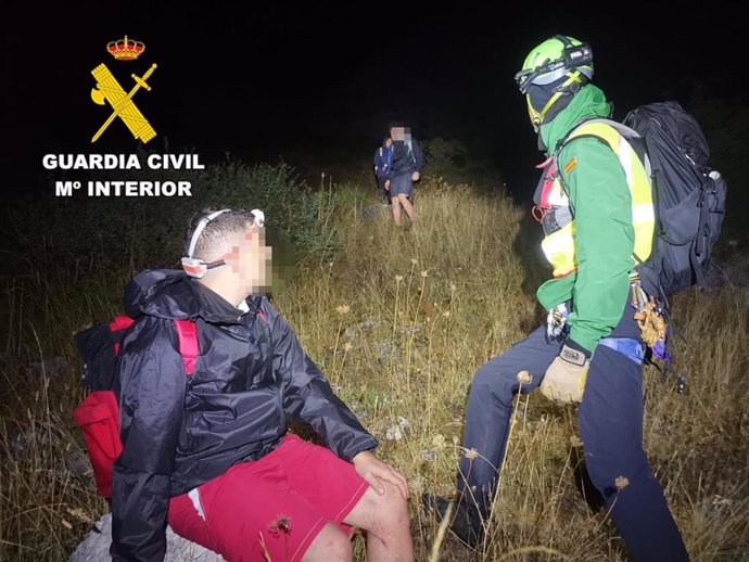 Montañeros rescatados en la madrugada del miércoles en Pico Tres Marías (León).