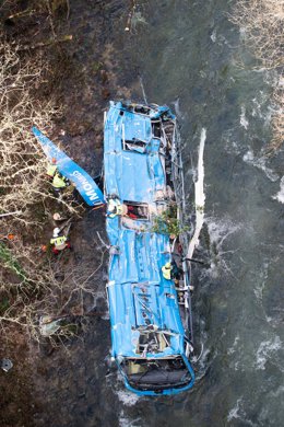 Archivo - Accidente del autobús que hacía la ruta Lugo-Vigo, a su paso por el viaducto de Pedre, en Cercedo-Cotobade (Pontevedra), en el que fallecieron 7 personas,  el 24 de diciembre de 2022.