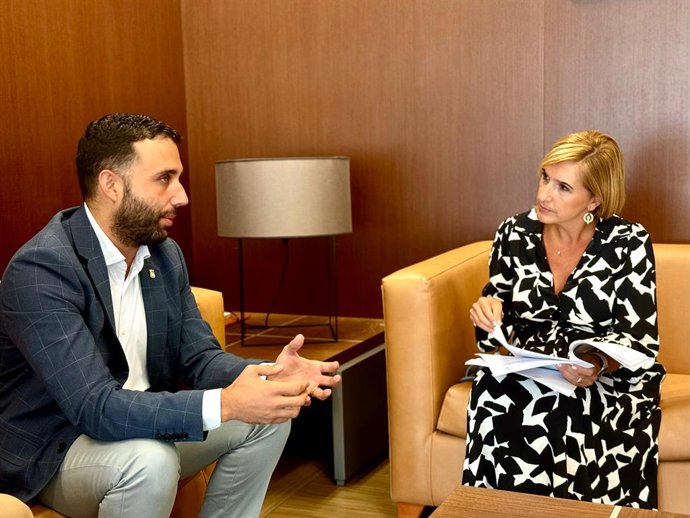 La consellera de Justícia i Interior, Salomé Pradas, i l'alcalde de Sagunt, Darío Moreno