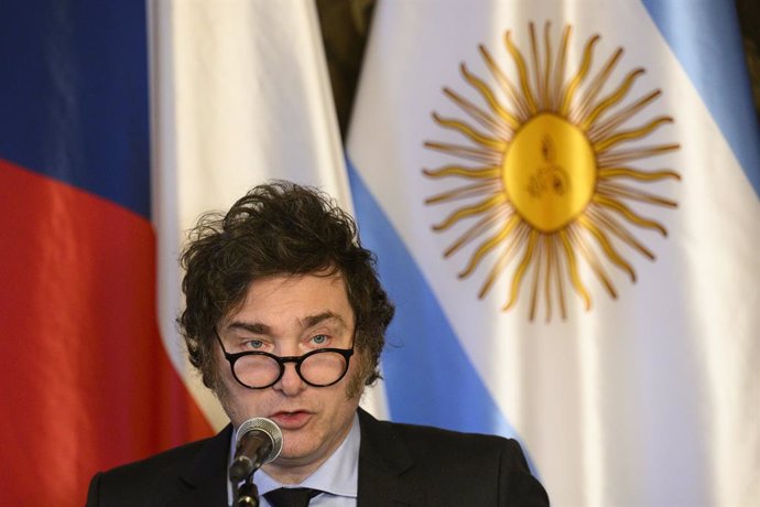 Archivo - 24 June 2024, Czech Republic, Prague: Argentine President Javier Milei speaks during a press conference with Czech President Petr Pavel after their meeting at Prague Castle. Photo: Kamaryt Michal/CTK/dpa