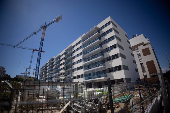 Archivo - El edificio de viviendas del Plan Vive en construcción, a 10 de julio de 2024, en Madrid (España). Hoy se ha abierto el plazo de inscripción para optar a una de las 332 viviendas de alquiler asequible del Plan Vive de la Comunidad de Madrid en e