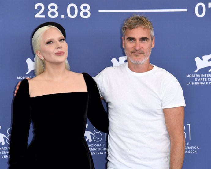 04 September 2024, Italy, Venice: American singer-songwriter and actress Lady Gaga (L) and American actor Joaquin Phoenix pose at the photo call for the film "Joker: Folie À Deux" at the 81st Venice International Film Festival. Photo: Alberto Terenghi/Poo