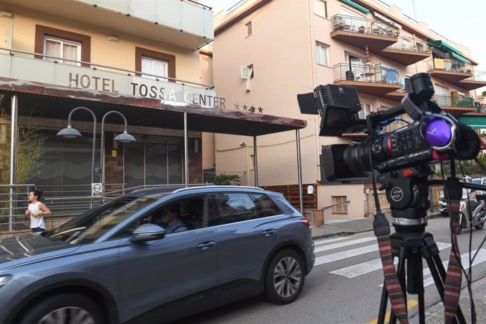 Una càmera d'enregistrament en els voltants de l'hotel on tenen previst allotjar-se els 100 primers migrants sol·licitants d'asil, a 3 de setembre de 2024, a Tossa de Mar, Girona, Catalunya (Espanya)