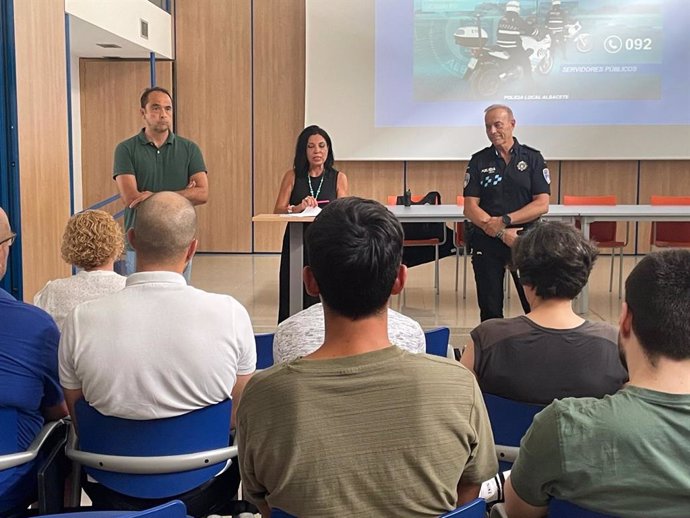 El personal de seguridad y porteros que trabajan en Feria han recibido formación por parte del Centro de la Mujer y Policía Local para la atención a las víctimas.