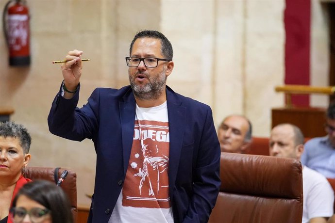 Archivo - El portavoz de Adelante Andalucía, José Ignacio García, en una imagen de archivo en el Pleno del Parlamento.