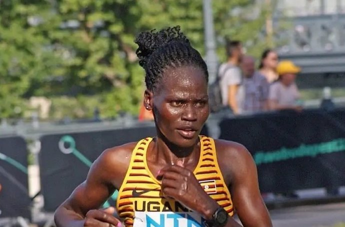 La atleta ugandesa Rebecca Cheptegei en una maratón.