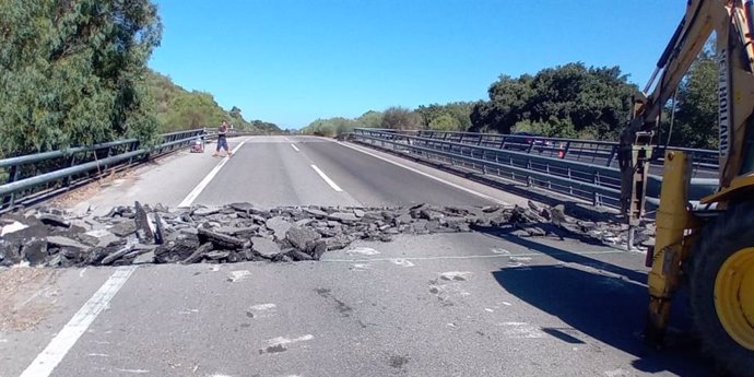 Obras en el kilómetro 83,6 de la autovía A-381 a la altura del término municipal de Los Barrios.