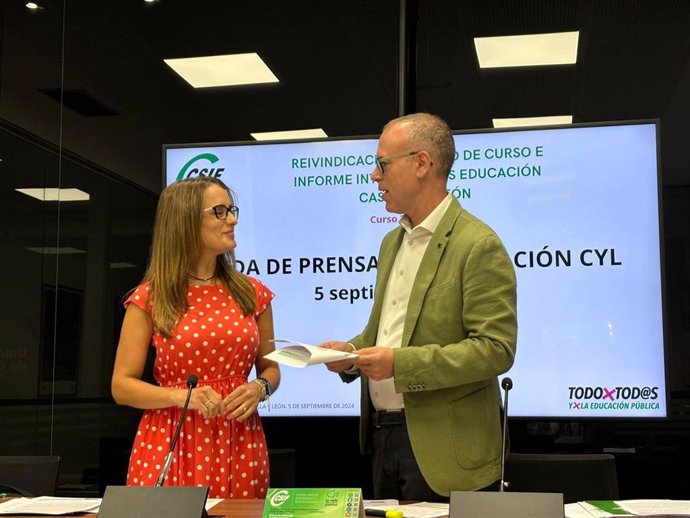 La presidenta del sector de Educación de CSIF Castilla y León, Isabel Madruga, y el secretario de negociación del sector de Educación, Mariano González.