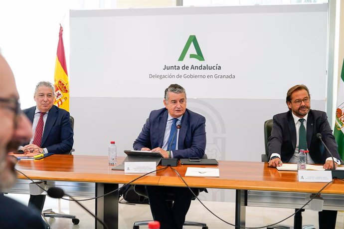 El consejero de la Presidencia, Antonio Sanz, este jueves presidiendo en Granada una reunión de coordinación de los delegados del Gobierno de la Junta.