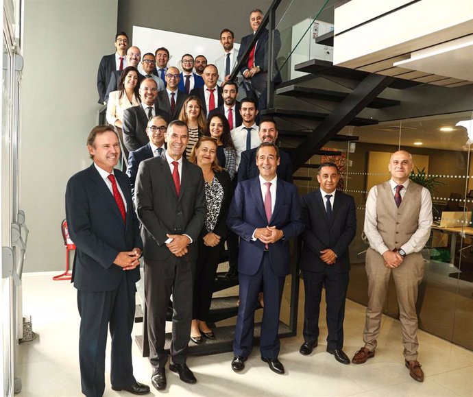 El consejero delegado de CaixaBank, Gonzalo Gortázar, durante su visita a la oficina de CaixaBank en Casablanca (Marruecos)