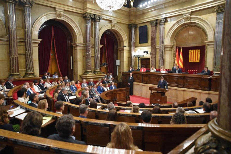 El president de la Generalitat, Salvador Illa, durante el primer pleno desde que fuera elegido presidente de la Generalitat, en el Parlament, a 5 de septiembre de 2024, en Barcelona, Catalunya (España). El presidente de la Generalitat, Salvador Illa, e
