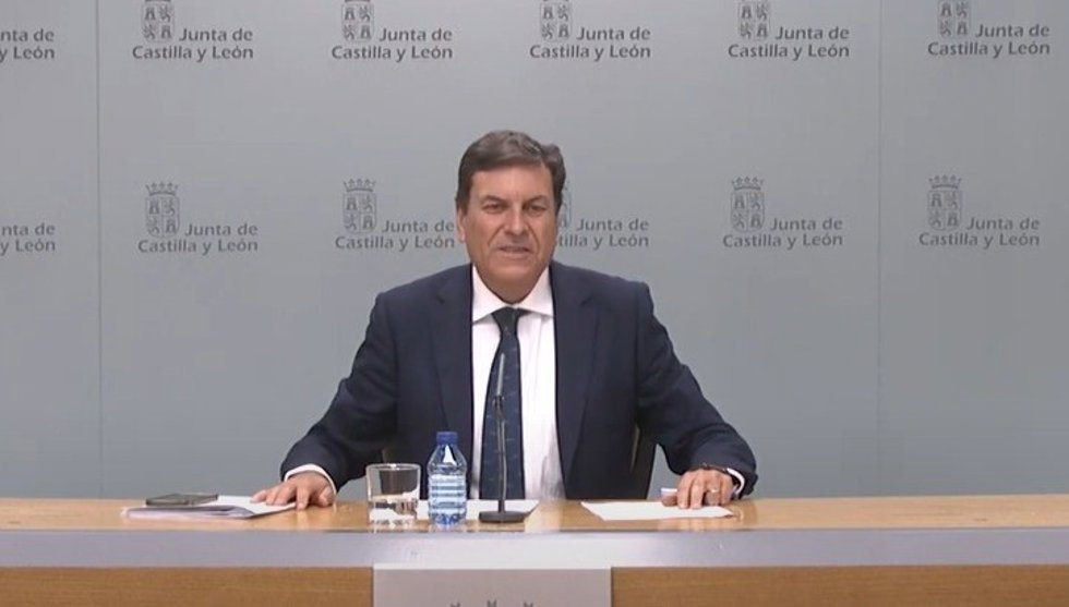 El consejero de Economía y Hacienda y portavoz, Carlos Fernández Carriedo, en la rueda de prensa posterior al Consejo de Gobierno