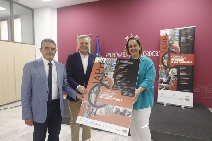 Blanca Torrent, Juan José Primo Jurado y Manuel Murillo presentan la nueva edición del curso sobre patrimonio cofrade.