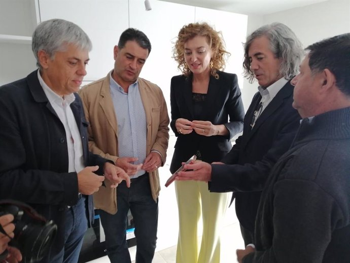 La directora general de Vivienda, Arquitectura, Ordenación del Territorio y Urbanismo de la Junta de Castilla y León, María Pardo, durante su visita a Valencia de Don Juan.