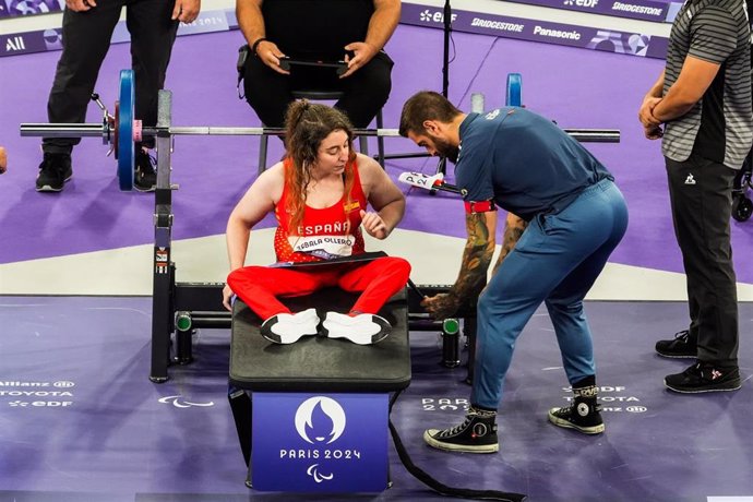 Loida Zabala durante el concurso de halterofilia de 50 kg los Juegos Paralímpicos de París