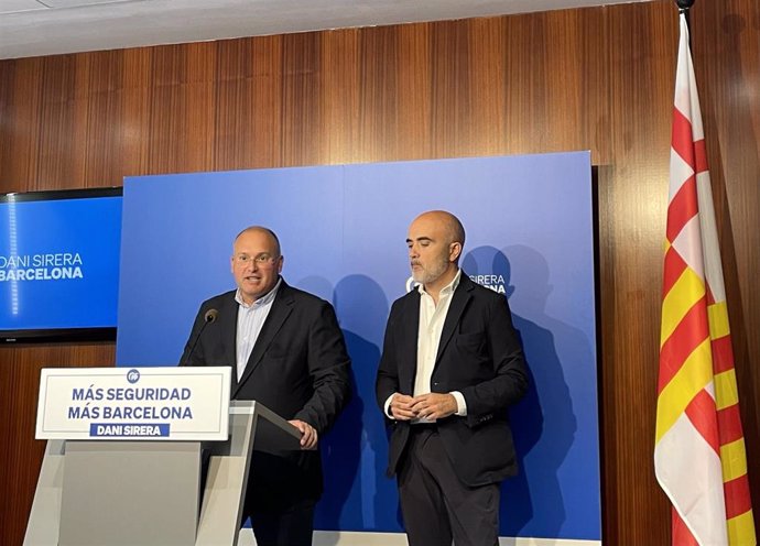 Miguel Tellado y Daniel Sirera este jueves en rueda de prensa en el Ayuntamiento de Barcelona.