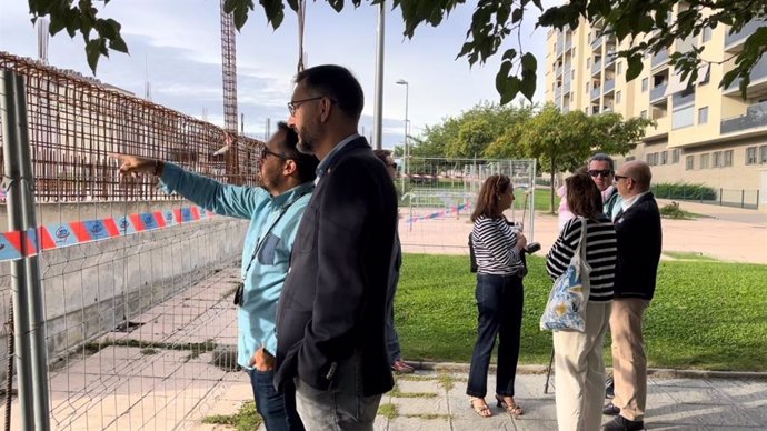 Visita de diputados de VOX en las Cortes de Aragón al colegio Ana María Navales.