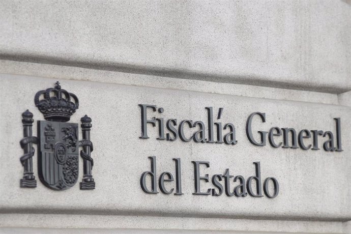 Archivo - Cartel en la fachada del edicifio de la Fiscalía General del Estado.