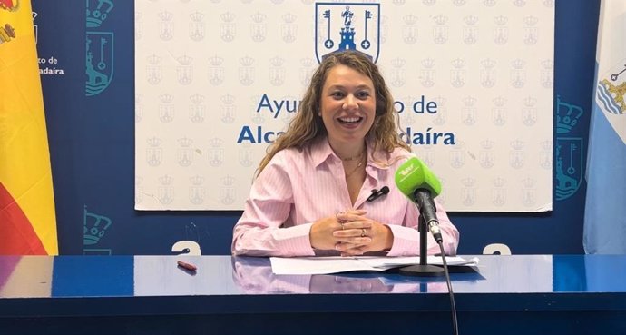 La delegada municipal de Empleo, Paula Fuster, quien ha resaltado que la principal característica de estas ayudas es que son los propios usuarios quienes eligen el curso o la cualificación para mejorar sus distintas trayectorias profesionales.