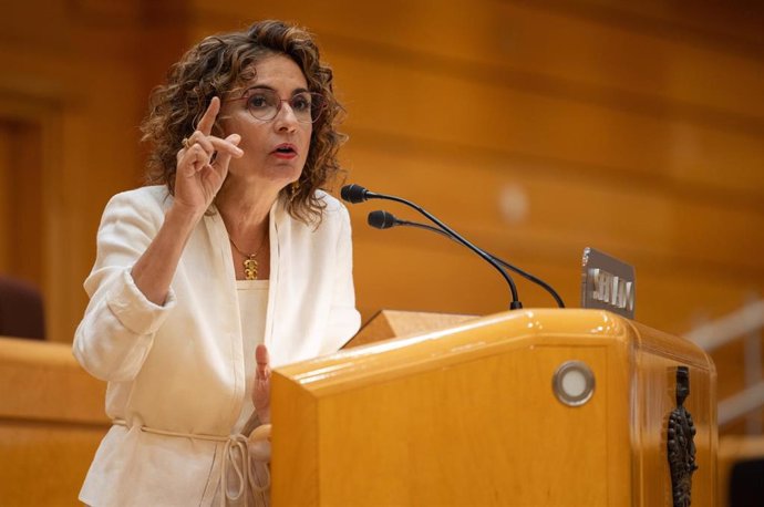 La vicepresidenta primera y ministra de Hacienda, María Jesús Montero, durante un pleno en el Senado