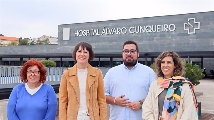 La portavoz nacional del BNG, Ana Pontón (c), junto a las diputadas Carmela González y Alexandra Fernández, y al portavoz municipal nacionalista en Vigo, Xabier Pérez Igrexas.