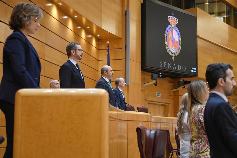 Archivo - El portavoz del PP en el Senado, Javier Maroto (2i), y el presidente del Senado, Pedro Rollán (3i), durante una sesión plenaria, en el Senado, a 17 de julio de 2024, en Madrid (España). El Senado ha celebrado hoy un Pleno extraordinario en el 