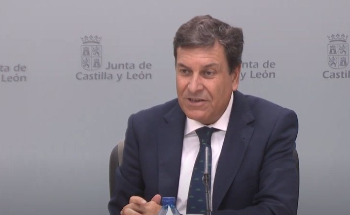 El portavoz y consejero de Economía y Hacienda de la Junta, el 'popular' Carlos Fernández Carriedo, en rueda de prensa tras el Consejo de Gobierno