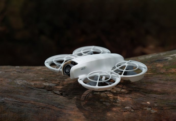 Latam.-Portaltic.-El nuevo dron compacto DJI Neo no necesita control remoto y cabe en la palma de la mano