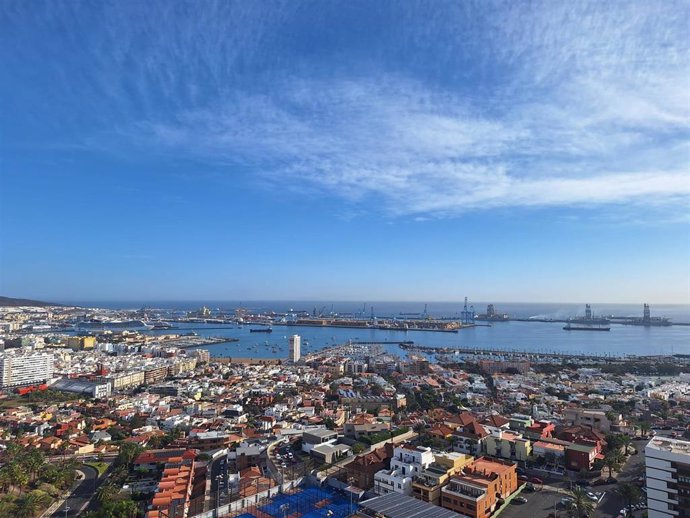 Archivo - Puerto de La Luz y de Las Palmas visto desde la zona alta de Las Palmas de Gran Canaria