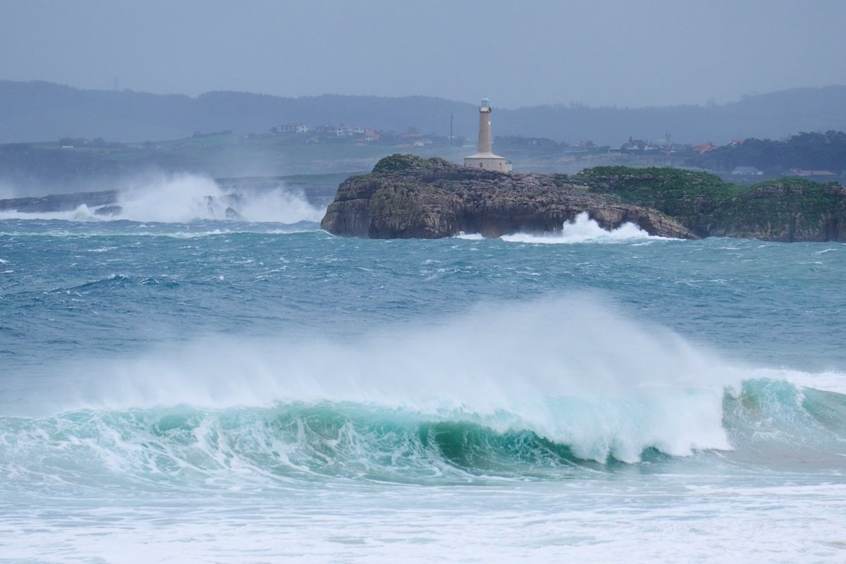 El litoral cántabro estará el sábado en riesgo por costeros