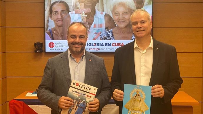 José María Gallardo, director de ACN España, y Miguel Ángel Fernández, diácono permanente cubano.