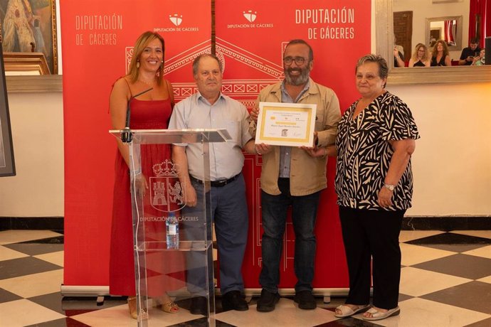 Miguel Ángel Morales recibe el galardón 'Extremeño del año' otorgado por la asociación 'Zurbarán