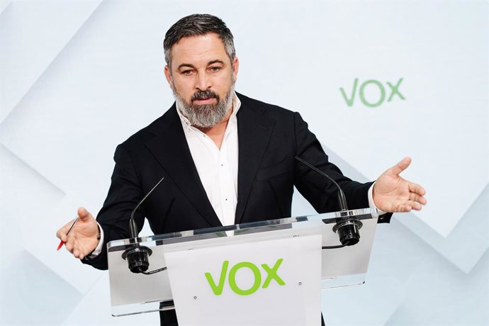 El presidente de VOX, Santiago Abascal, durante una rueda de prensa posterior al Comité de Acción Política de VOX, a 2 de septiembre de 2024, en Madrid (España). Durante la comparecencia, el líder de VOX, ha considerado suicida la política migratoria 
